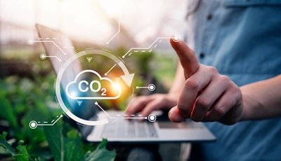 JYT可持續發展承諾：2050年實現100%可再生能源使用
